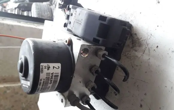 Volvo XC90 ABS Pump 30714956