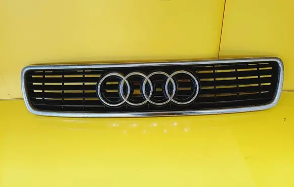 Audi A4 S4 B5 8D Front grill 8D0853651J