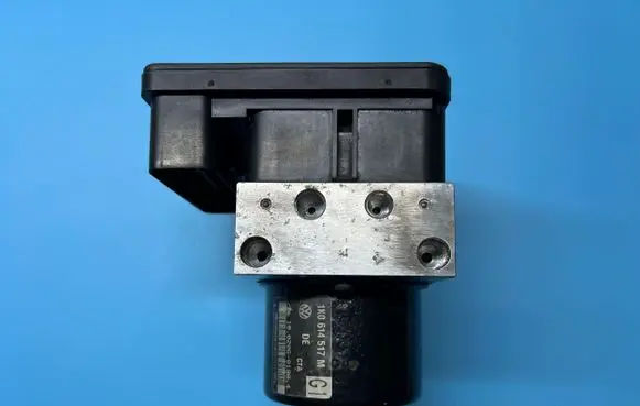 Skoda Octavia Mk2 (1Z) ABS Pump 1K0907379Q 1K0614517M