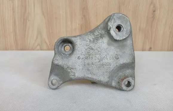 Mercedes-Benz B W245 Gearbox mounting bracket 1692420401 A1692420401