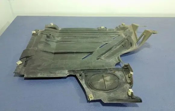 BMW 1 F40 Front underbody cover/under tray 7436655