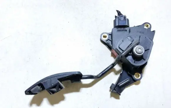 Nissan Qashqai Accelerator throttle pedal
