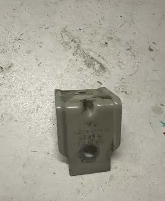Fender mounting bracket