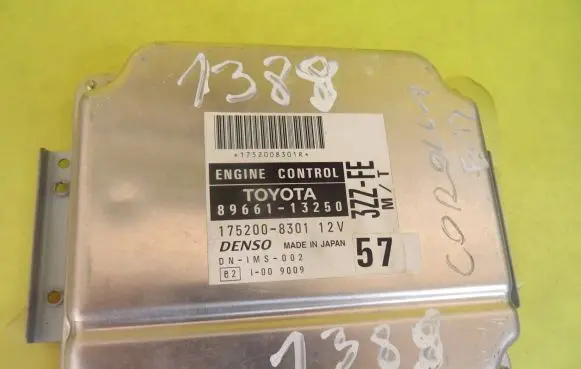 Toyota Corolla Verso AR10 Engine control unit/module 8966113250 89661-13250 175200-8301