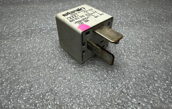 Audi A4 S4 B5 8D Other relay 8D0951253