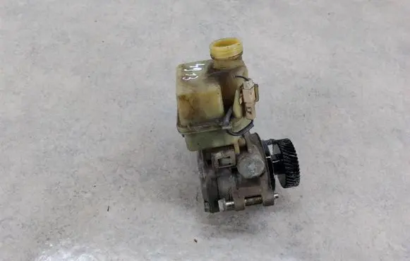 Mazda 5 Power steering pump 