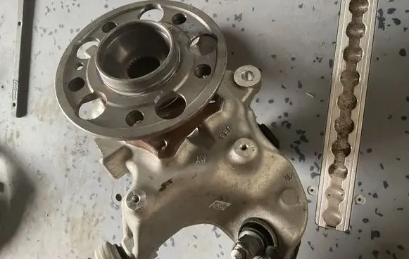 Mercedes-Benz E W213 Rear wheel hub A2133572500