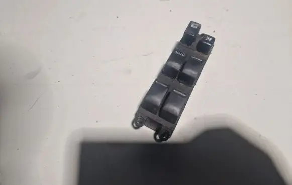 Nissan X-Trail T30 Electric window control switch