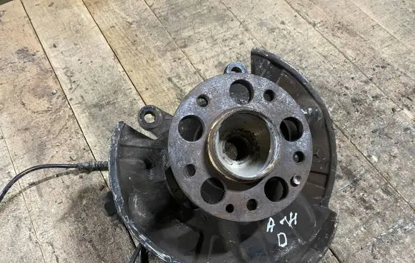 Mercedes-Benz A W168 Front wheel hub 681474