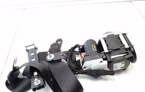 Mercedes-Benz E W212 Front seatbelt 620048100 A2128609285