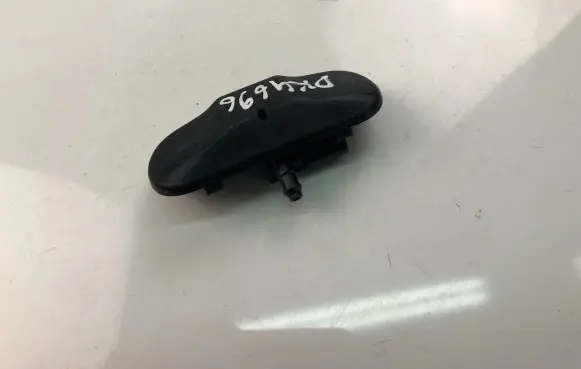 Volkswagen Beetle A5 Windshield washer spray nozzle 5M0955986C