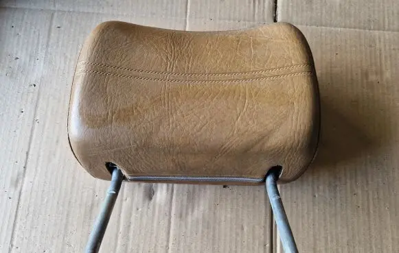 Volkswagen Jetta II Front seat headrest 161881921 191881903C