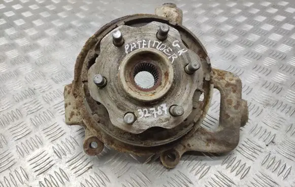 Nissan Pathfinder R51 Rear wheel hub
