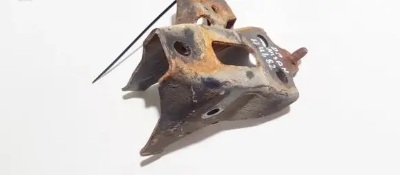 Nissan Almera N16 Engine mounting bracket