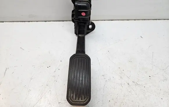 Toyota Land Cruiser (J120) Accelerator throttle pedal 7812060350