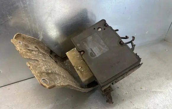 Volvo V70 ABS Pump 8619968 10092800233