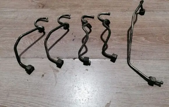 Volvo S40 Fuel line pipe