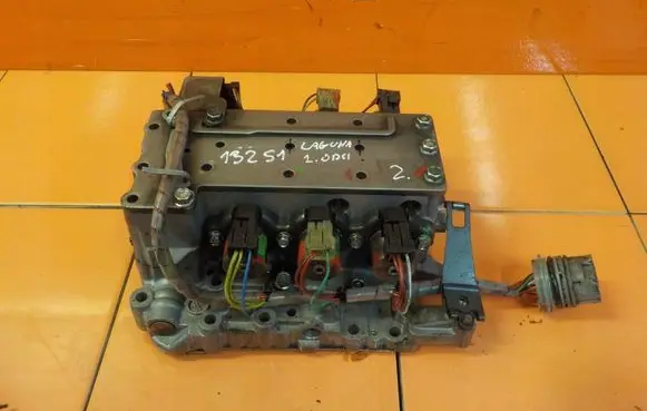 Renault Laguna III Torque split ecu control unit/module 132S1