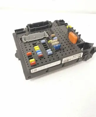 Volvo V70 Fuse module 28017881