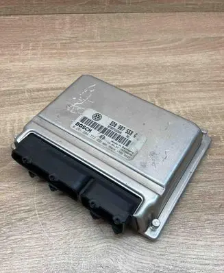 Volkswagen PASSAT B5 Engine control unit/module ECU 8D0907558G 0261204773