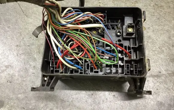 Opel Frontera A Fuse module