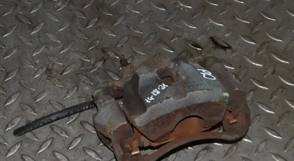 Toyota Auris 150 Front brake caliper