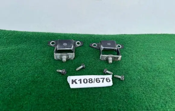 Mazda 3 II Tailgate/trunk/boot hinge M30813