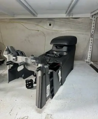 Ford Focus Center console SD0526102436801