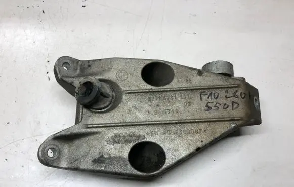 BMW 5 F10 F11 Engine mounting bracket 6781227