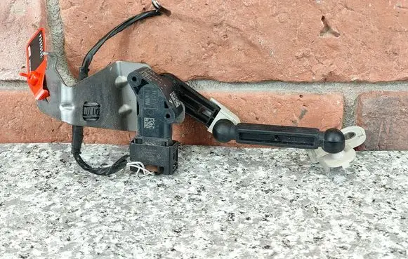 BMW i4 Headlight/headlamp level sensor 6895466 6895649