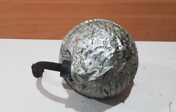 Vacuum air tank