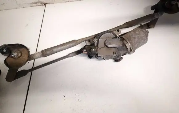 Front wiper linkage and motor