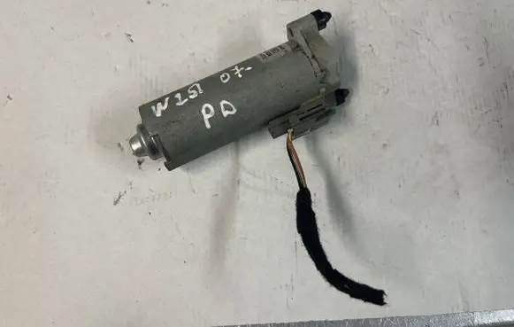 Mercedes-Benz R W251 Seat adjustment motor 0130002624