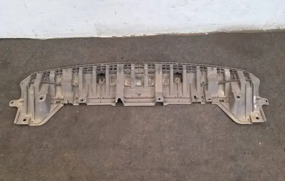 Toyota Prius (XW30) Front bumper skid plate/under tray 5261847010