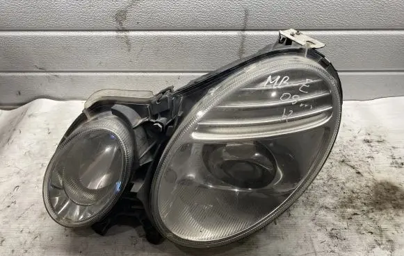 Mercedes-Benz E W211 Rear/tail lights A047360