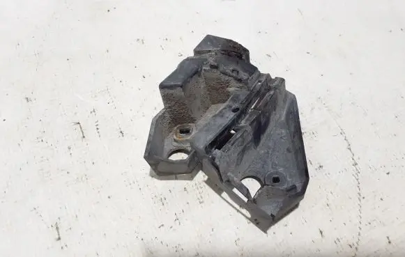 Volvo C30 Front bumper mounting bracket 30655935
