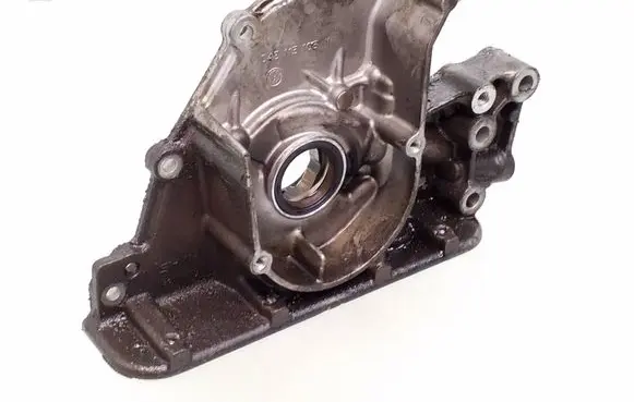 Volkswagen Golf VII Oil pump 04e115105n