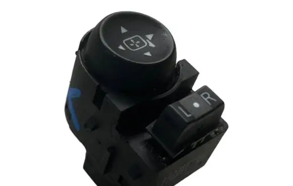 Wing mirror switch