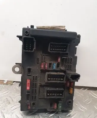 Peugeot 206 Fuse module 9650664180 BSMB2