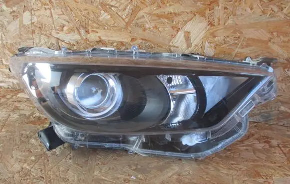 Toyota Yaris XP210 Headlight/headlamp