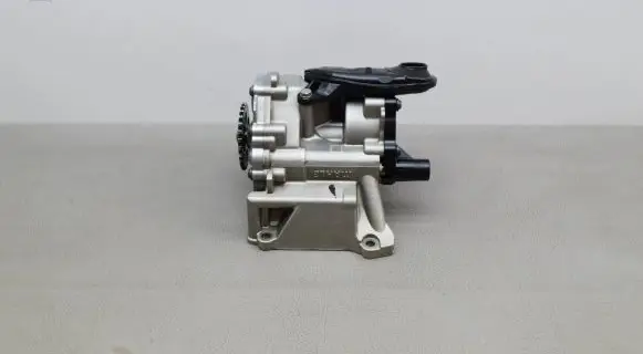 BMW X1 F48 F49 Oil pump 7624135 8513665