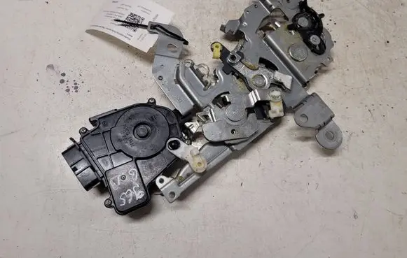 Mazda 5 Sliding door lock 