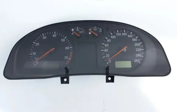 Volkswagen PASSAT B5 Speedometer (instrument cluster) 3B1919880 KL5595