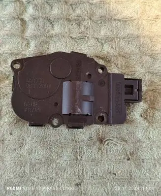 Mercedes-Benz C AMG W204 Air flap motor/actuator 410475520
