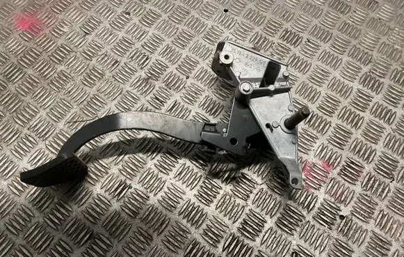 BMW X3 E83 Brake pedal 