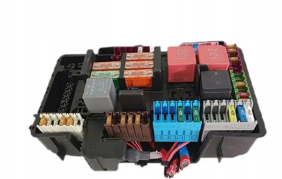 Mercedes-Benz C W205 Fuse box cover A2055400840