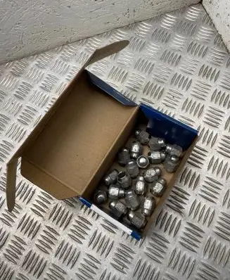 Hyundai Tucson JM Nuts/bolts 