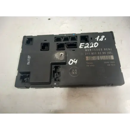 Mercedes-Benz E W211 Door control unit/module 2118208285 00401304