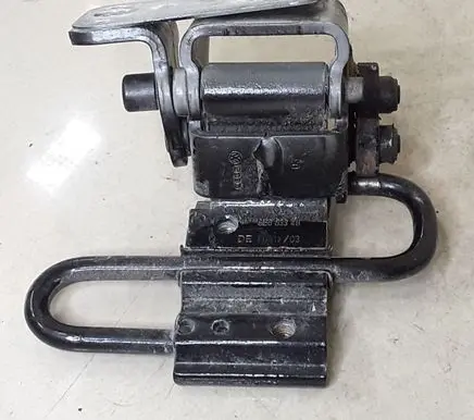 Audi A4 S4 B6 8E 8H Rear door lower hinge 8E0833411