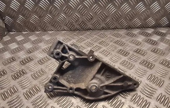 Peugeot 308 Engine mounting bracket 9808696880